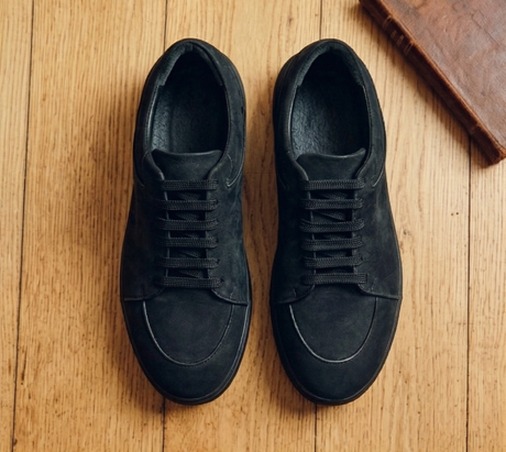 Black cardo sneaker