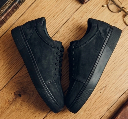 Black cardo sneaker