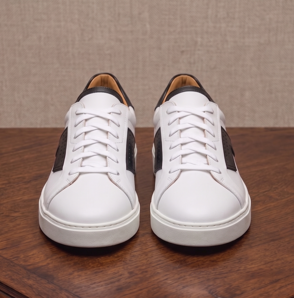 Black and white low top sneaker